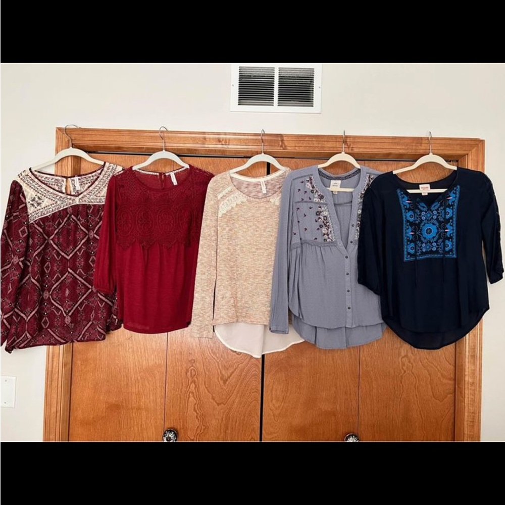 *SOLD* Set of 5 Women’s Size XS Tops